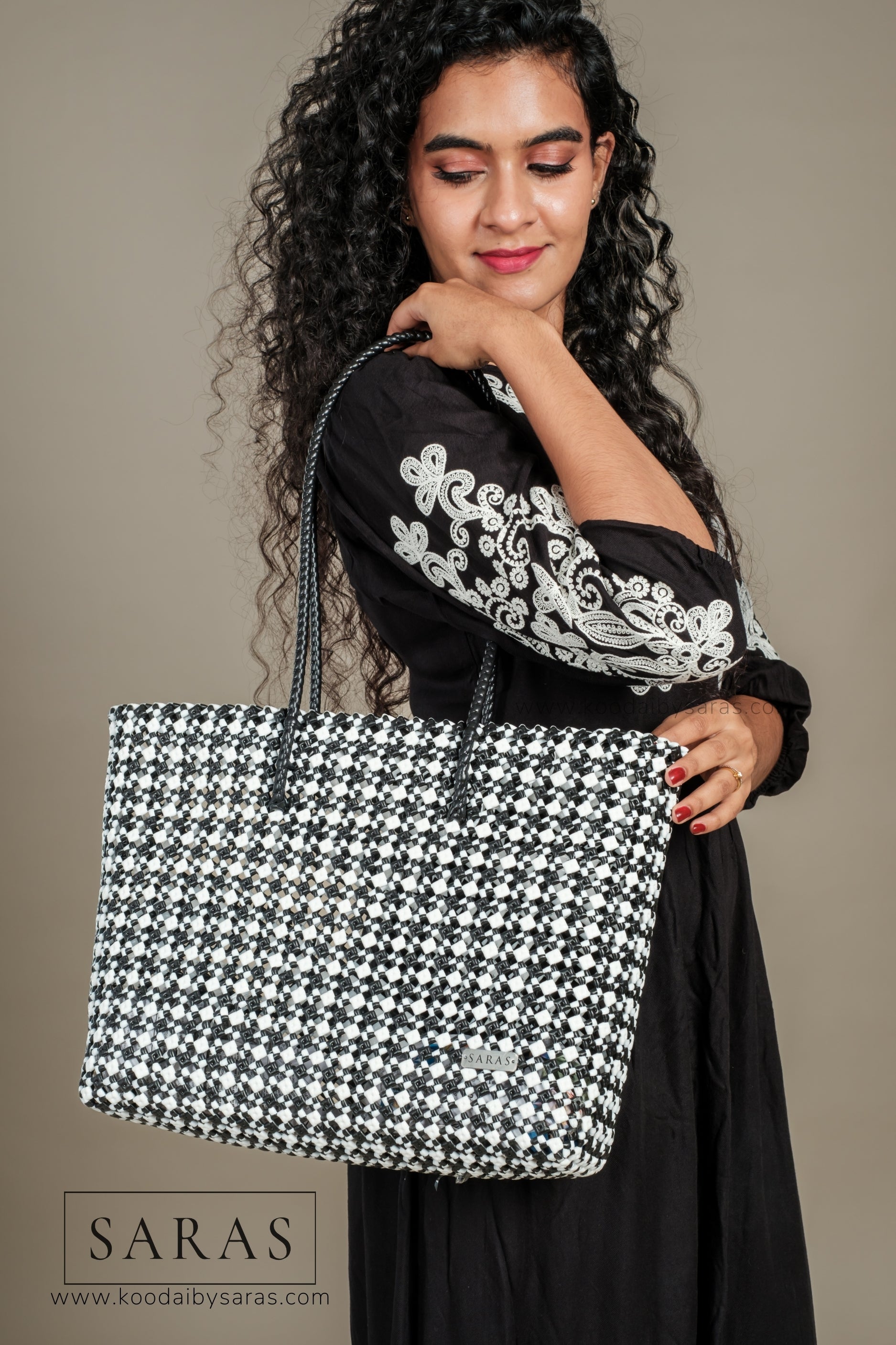 Dot Tote Kodai - Black & White