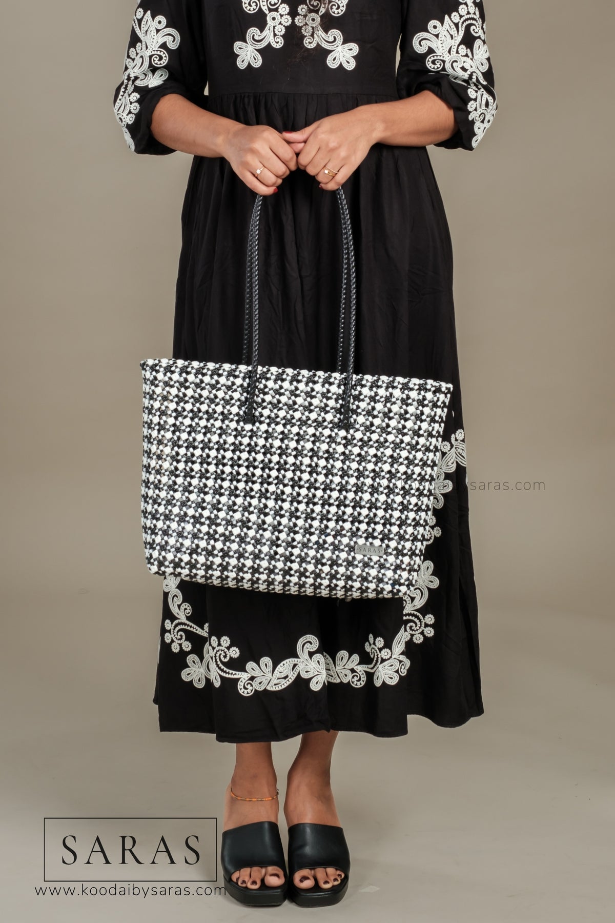 Dot Tote Kodai - Black & White